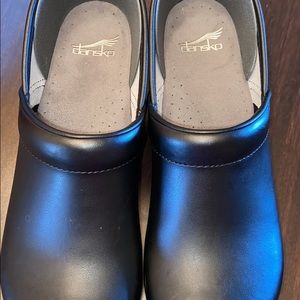 Dansko size 40 black clogs